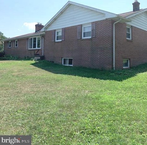 5666 Thoman Dr, Spring Grove, PA 17362-8081