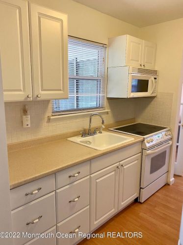 89 Waterfront Dr, Bricktown, NJ 08724-1343