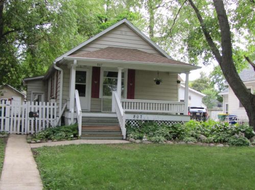 807 Bond St, Green Bay, WI 54303-3511