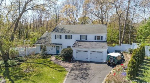 30 Hemlock Dr, Miller Place, NY 11764-2207