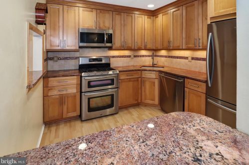 73 Juniper Way, Trenton NJ  08619-4612 exterior