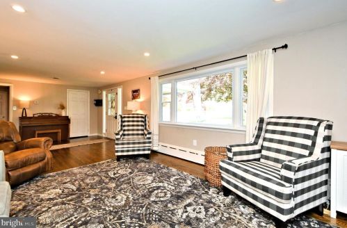 1472 Timberline Dr, Pottstown PA  19465-7234 exterior