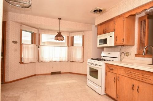 2104 113, Milwaukee WI 53226-4001 exterior