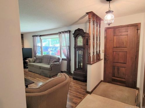 17 Overlook Dr, Plainville CT  06062-1512 exterior