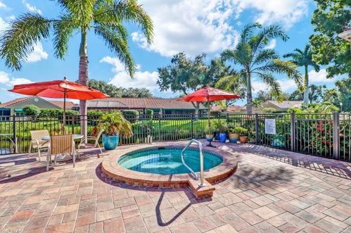 586 Beachwalk Cir, Naples FL  34108-7734 exterior