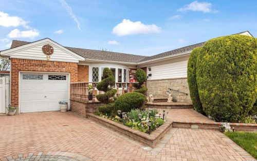 2300 Baylis Ave, Floral Park, NY 11003-2807