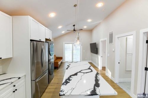 6 Stag Hill Rd, Mahwah NJ  07430-1034 exterior