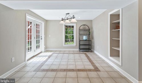 16640 Radcliffe Ln, Woodbridge VA  22191-4437 exterior