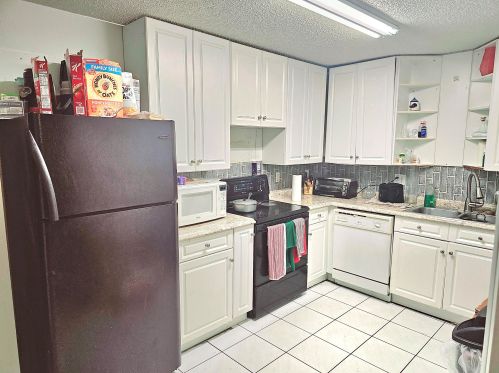 5128 Pine Abbey Dr, West Palm Beach, FL 33415-7479