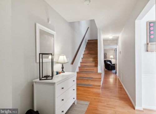 6180 Trident Ln, Woodbridge, VA 22193-4130
