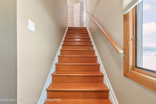 4 Krueger Pl, Middletown NJ  07748-5729 exterior