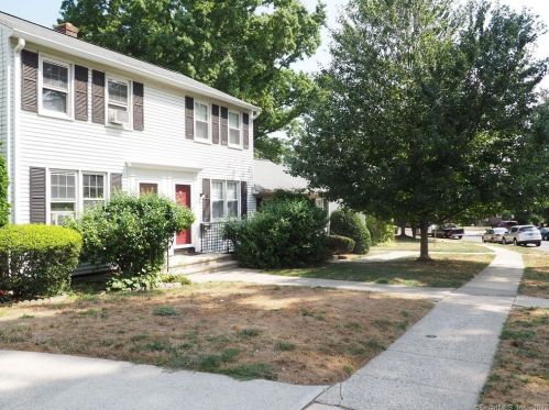 272 Sylvan Knoll Rd, Stamford, CT 06902-5360