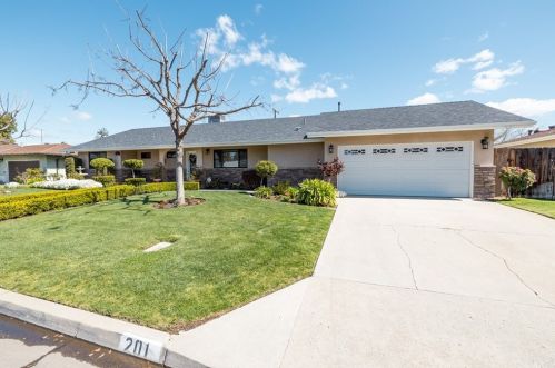 201 Cole Ave, Clovis, CA 93612-1208