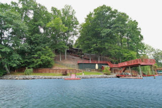 216 Cathedral Oaks Ln, Wirtz, VA 24184-2111