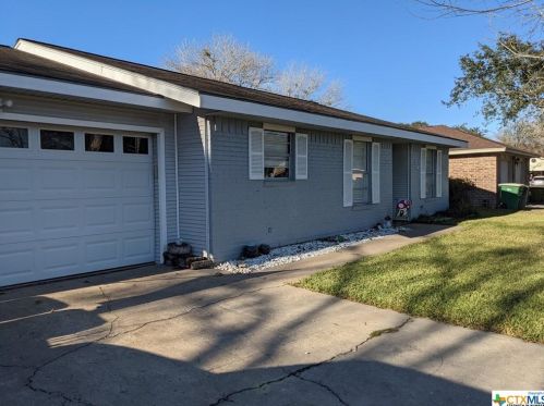 114 Concord Ln, Victoria, TX 77901-3608