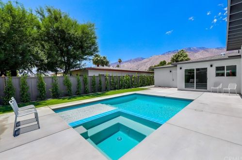 530 Calle Marcus, Palm Springs CA  92262-6147 exterior