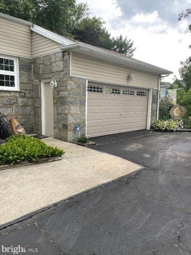109 Parry Rd, Riverton NJ  08077-3883 exterior