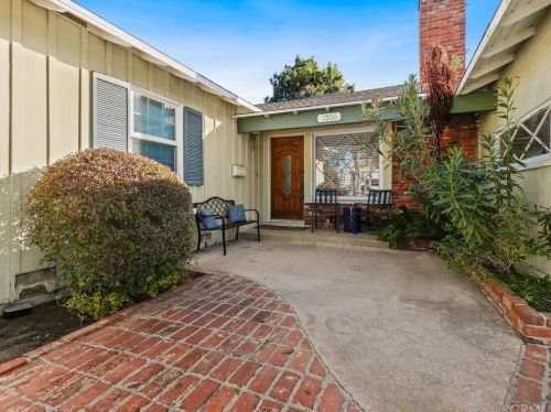 7356 Leescott Ave, Van Nuys CA  91406-2629 exterior