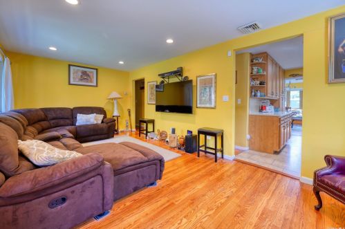 55 Folsom Ave, Huntington Station NY  11746-1015 exterior