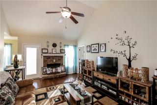 324 Chalet Cir, Clarksville, TN 37040-1640