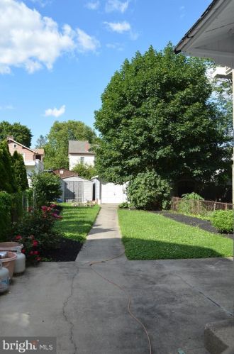 323 Beecher Ave, Cheltenham PA  19012-2001 exterior
