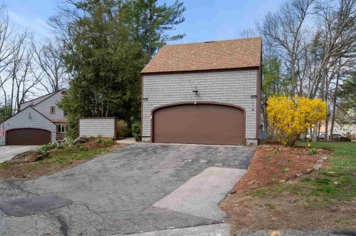 8 Kipford Way, Nashua NH 03063-1504 exterior