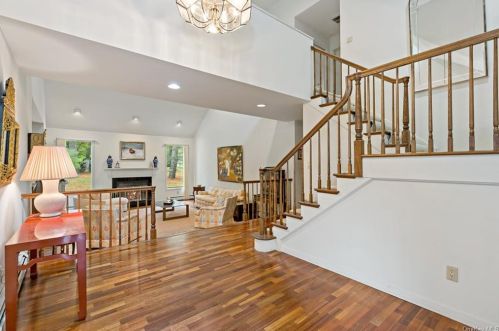 6 Berkley Ct, Briarcliff, NY 10510-2555