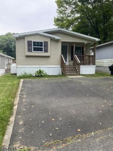 5 Hillside Vlg, Oxford, NJ 07863-3369