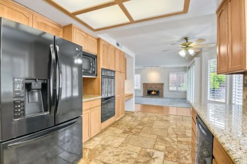 5015 Nighthawk Way, Oceanside CA 92056-5446 exterior