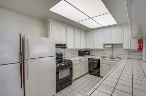 28101 Vista View Dr, Santa Clarita CA  91351-5710 exterior