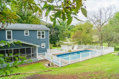 886 Route 30, Clinton, PA 15026-1524