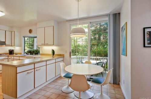 8 Westfield Ln, White Plains NY  10605-5459 exterior