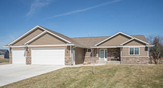 421 Crystal Cir, Mankato MN  56001-7629 exterior