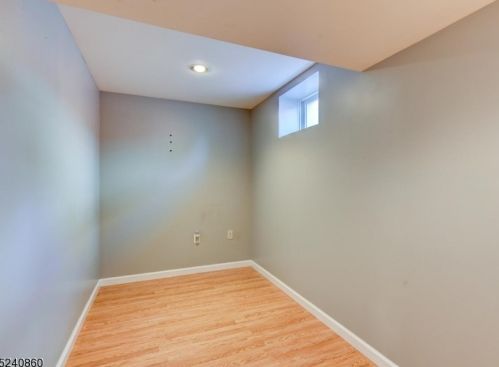 16 9th Ave, Manville NJ  08835-1512 exterior