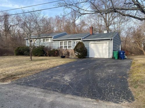 70 Old Homestead Rd, Warwick, RI 02889-3213