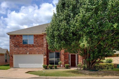 4749 Ocean Dr, Fort Worth, TX 76123-4647