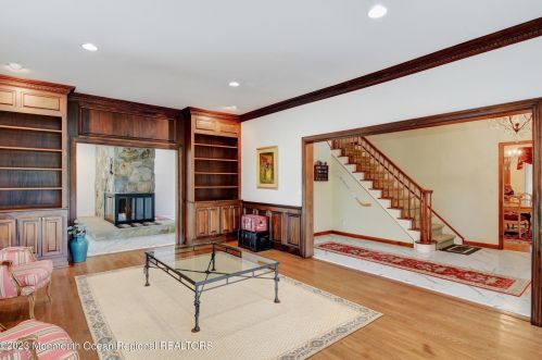 515 Seven Bridges Rd, Little Silver NJ  07739-1742 exterior