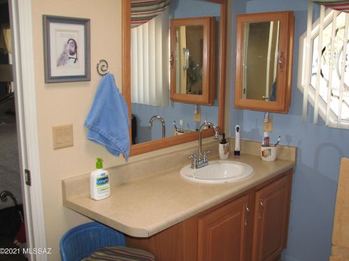 1941 Tilting T Pl, Tucson AZ 85713-6786 exterior