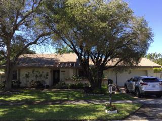 10412 115th Pl, Miami, FL 33176-3142