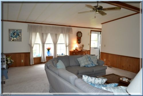 14 Caroline Dr, Belvidere NJ  07823-2849 exterior