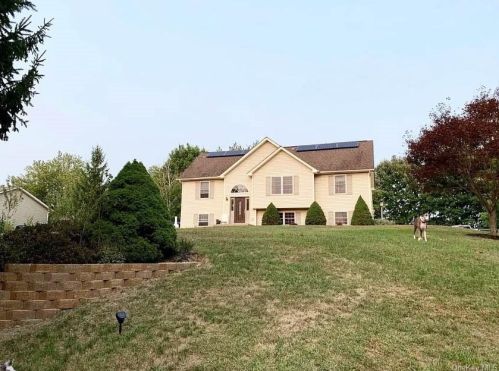 14 Rose Ann Dr, Marlborough, NY 12542-5616