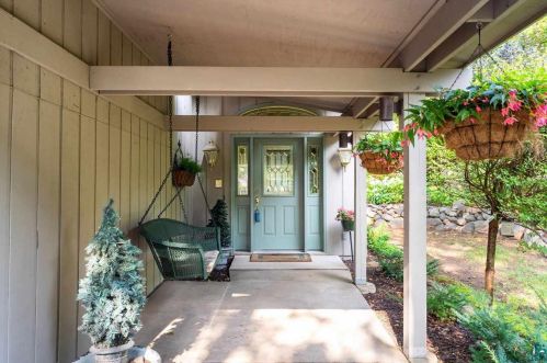 1028 Redbud St, Duluth, MN 55811-1923