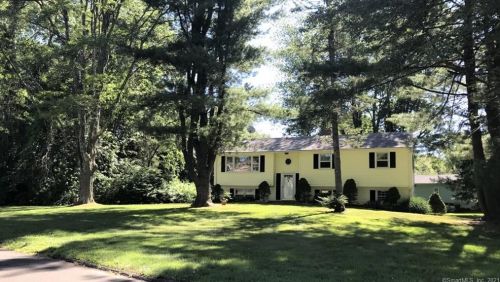 34 Randall Dr, North Haven, CT 06473-2833