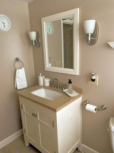 31 Crest Ave, Lincoln RI  02865-3024 exterior