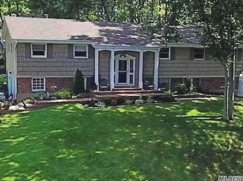 1 Split Oak Dr, Muttontown, NY 11732-1130