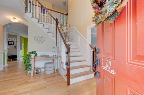 14 Farm Ridge Rd, Unionville CT  06013-2018 exterior