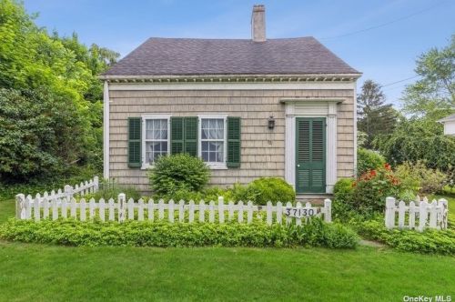 37130 Main Rd, Nassau Point, NY 11935-1341