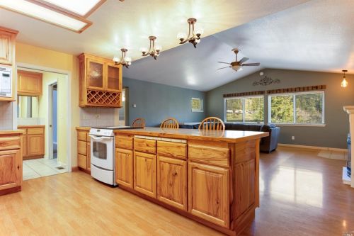 25592 Fairbanks Pl, Willits CA  95490-8910 exterior