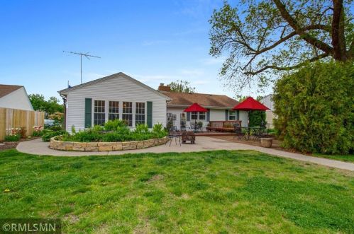 244 Dessa Ln, South Saint Paul, MN 55075-1713