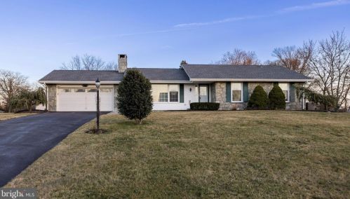 1134 Crestwood Dr, Pottstown PA 19464-2932 exterior